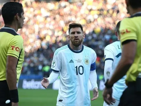 Từ chuyện Messi đến HLV Sanna Khánh Hòa: Thế nào là tự do ngôn luận?