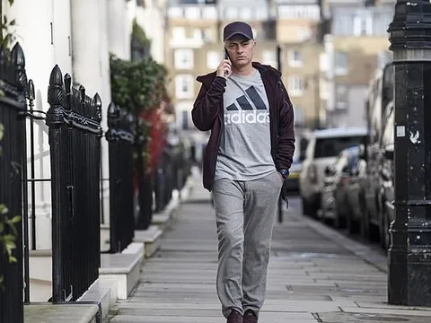 Mourinho xuất hiện tại London, tiều tụy không nhận ra