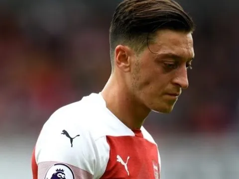 Mesut Ozil - Nạn nhân của thứ bóng đá cảm xúc