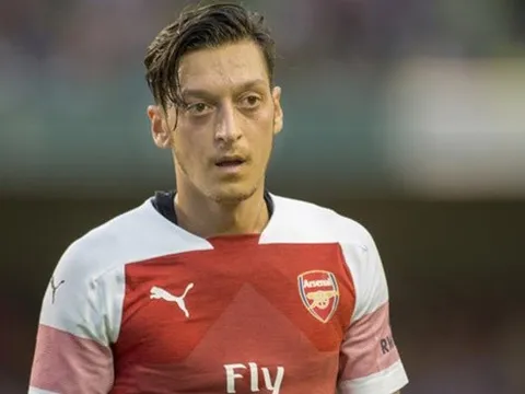 Góc nhìn: Giữ Oezil làm gì nữa Unai Emery?