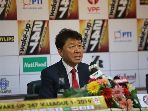 HLV Chung Hae Seong: "30 năm làm nghề HLV, lần đầu tôi dẫn dắt đội bóng chơi 4 ngày 1/trận"