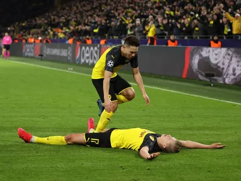 Biểu cảm hài hước của Erling Haaland sau khi 2 lần xé lưới PSG