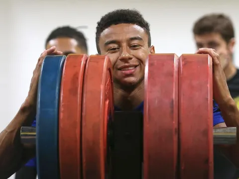 Sát giờ đến Singapore, dàn sao Man Utd vẫn bị 'hành xác'