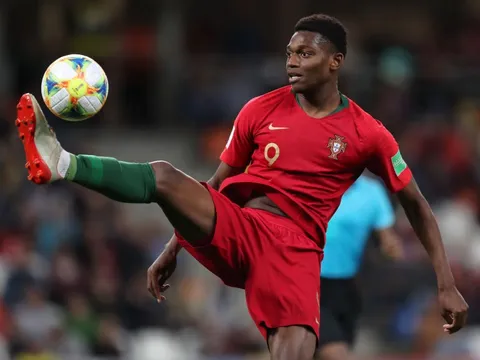 Châu Âu sôi sục vì "Kylian Mbappe Bồ Đào Nha"