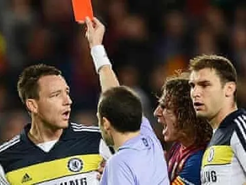 8 CLB khiến đối thủ dính thẻ đỏ nhiều nhất Champions League: Arsenal sau 3 đội