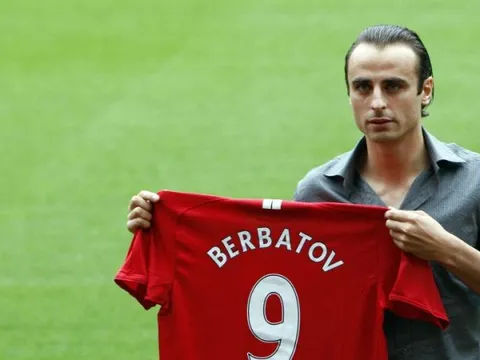 8 cựu cầu thủ ngầu nhất trên sân cỏ: 'Bông hồng vàng' Berbatov, thiên tài ngái ngủ Pirlo