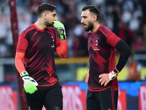 8 gương mặt "hưởng ké" không khí đội bóng lớn nhờ vào anh em của mình