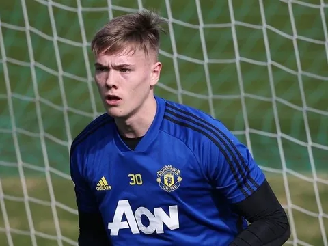 XONG! Tân binh Man Utd mặc số áo lạ 'đen đủi'