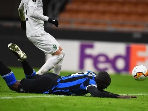 “Lukaku quá may mắn trong bàn thắng ấy”