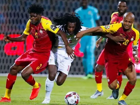 "Cậu ấy giống Ballack hồi trẻ, là cầu thủ hay nhất nước Đức lúc này"