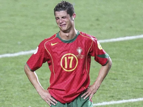 9 khoảnh khắc "yếu đuối" của dàn sao làng túc cầu: Nuối tiếc Messi