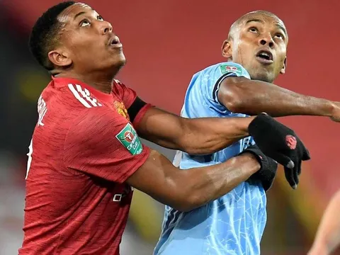 M.U thất bại, Anthony Martial có tình huống đáng xấu hổ