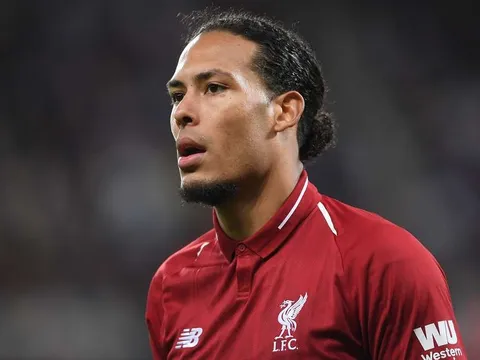 'Đôi khi Van Dijk không hài lòng với vài đồng đội của mình'