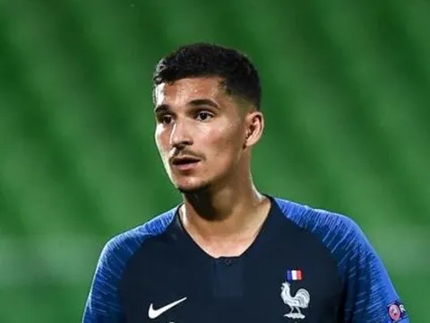 Chi 50 triệu, Chelsea mang "kẻ hủy diệt Juve" về song sát cùng Ziyech