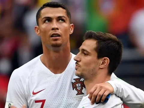 Sao Arsenal tiết lộ điều Ronaldo thường làm ở ĐT Bồ Đào Nha