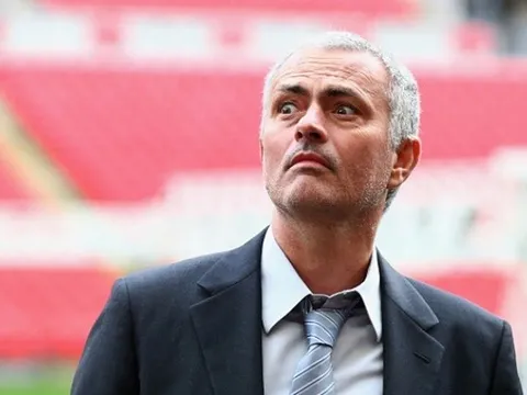 Đội hình 11 'kẻ nổi loạn' mùa COVID-19: Bom tấn Arsenal, bom sex Man City