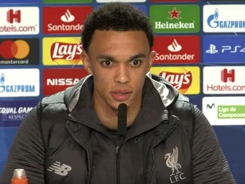 Họp báo ở Madrid, sao Liverpool "tranh thủ" khen ngợi 2 đồng đội