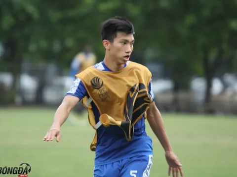 Bỏ ngoài tai việc "xuất ngoại", Đoàn Văn Hậu miệt mài cho Hà Nội FC