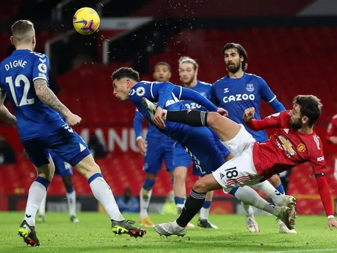 Nảy lửa OTF, Liverpool thảm bại và những hình ảnh ấn tượng nhất