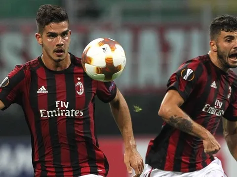 AC Milan gặp khó trong việc tìm người đá cặp với “vua dội bom” Serie A