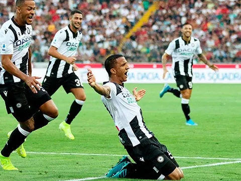 VAR ngoảnh mặt, AC Milan thua sốc ngày ra quân