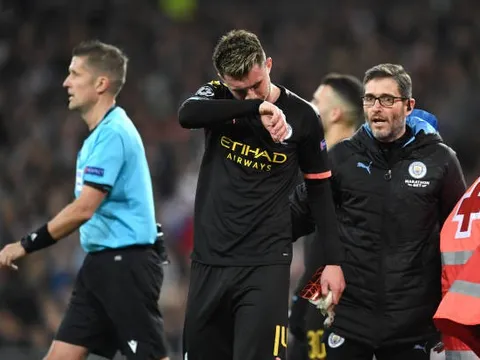 Ác mộng ùa về, 'trò cưng' của Pep khóc nức nở ngay tại Bernabeu