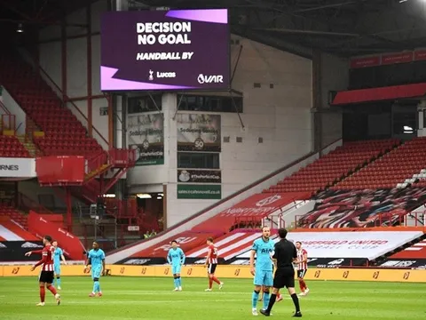 'Ác mộng' VAR hiện về, Tottenham thua thảm trên sân Sheffield