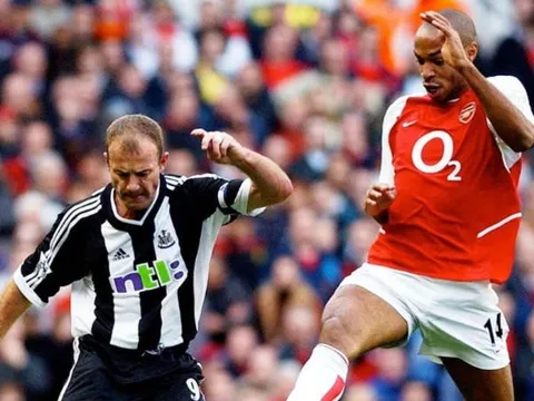 'Anh ấy có cùng đẳng cấp với Shearer và Henry'