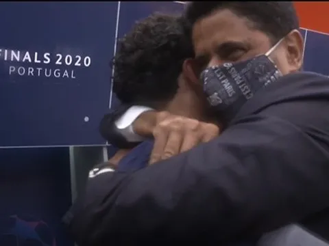 Al-Khelaifi 'thân chinh' đến phòng thay đồ PSG