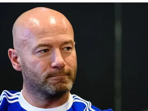 Alan Shearer: "Cầu thủ đó của Chelsea đã ăn hiếp hậu vệ Everton"