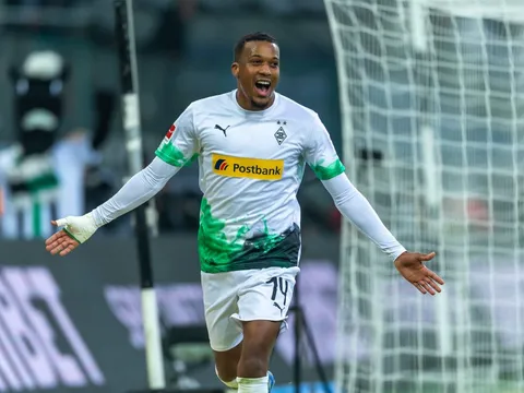 Alassane Plea - tiền đạo được Man Utd, Arsenal, Barca tranh mua là ai?