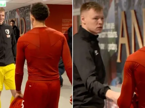 Alexander-Arnold khiến đối thủ bất ngờ khi trao đổi áo đấu