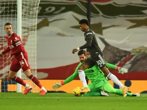 Alisson cứu thua xuất thần, Man Utd chia điểm đáng tiếc tại Anfield