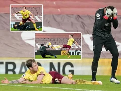 Alisson ôm mặt hối hận sau khi "dâng" cho Burnley quả 11m oan nghiệt