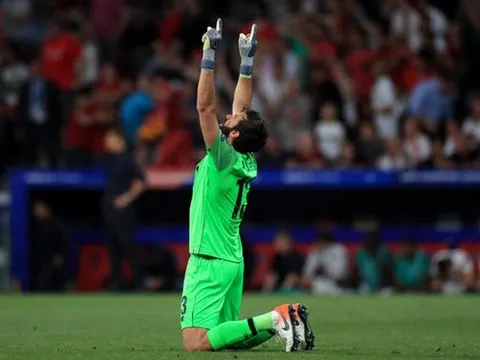'Messi trong khung gỗ' tiếp tục chứng minh bản lĩnh nhà vua Premier League
