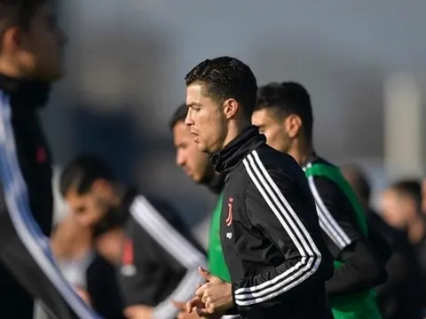 Mẹ qua cơn nguy kịch, Ronaldo vội vã trở về Juventus