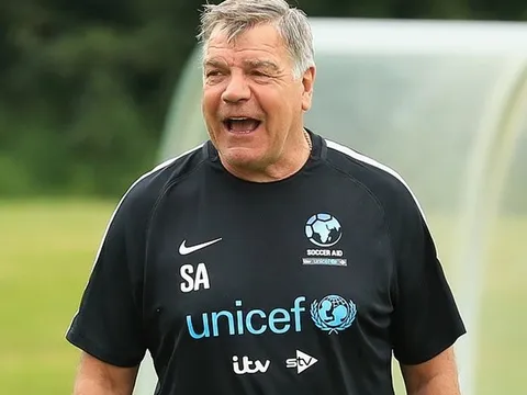 Allardyce cảnh báo Ngoại hạng Anh nếu bóng đá trở lại