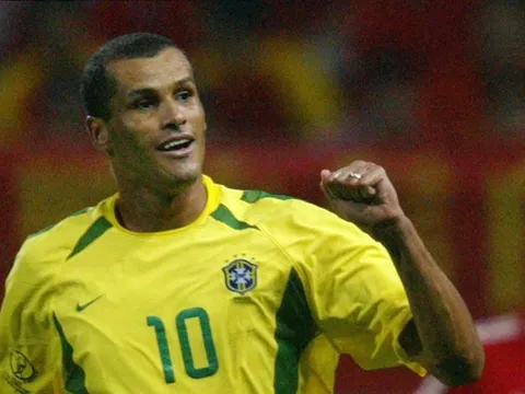 Ăn vạ thô thiển tại World Cup, Rivaldo mất tất cả danh vọng