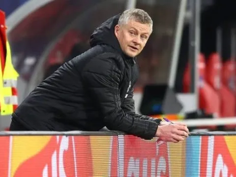 Andy Cole nói thẳng lý do Man Utd không thể vô địch