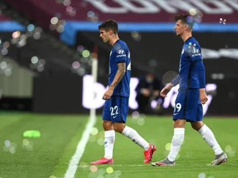 Ôm hận derby London, Chelsea bị Man United phả hơi nóng cận kề