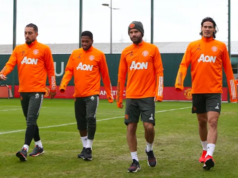 Thất sủng ở Man Utd, Van de Beek lộ thái độ ra sao trên sân tập?