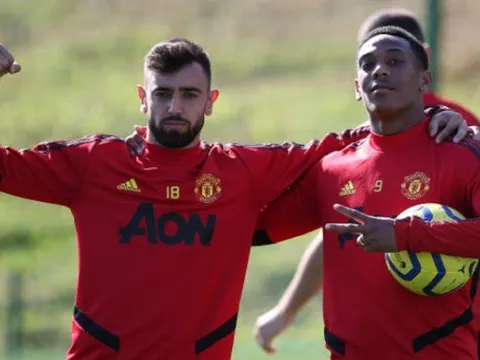 Thi đấu 3 chạm với Bruno Fernandes, Fred 'ăn gian' vẫn thua sấp mặt