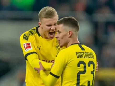 Haaland đổi vai diễn, Dortmund công phá hiểm địa, chiếm vị trí thứ 2 BXH