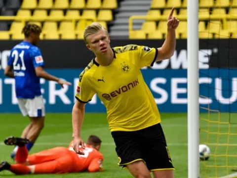Haaland bùng cháy, Dortmund nghiền nát Schalke ngày Bundesliga trở lại