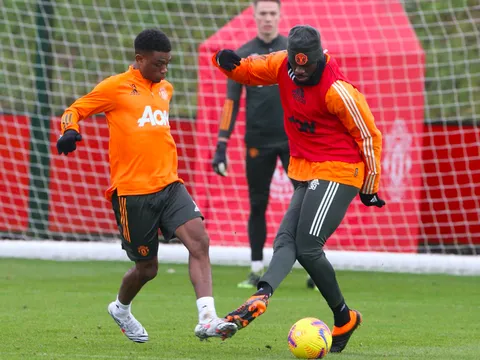 Có lần đầu ở OTF, tân binh Man Utd được chỉ bảo tận tình