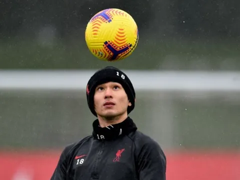 Dàn sao Liverpool đeo khẩu trang kín mít, Thiago múa rabona trước derby nước Anh