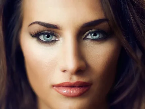 Nàng WAGs số 1 nước Anh: 'Hắn ta lừa dối tôi và còn có bầu với bồ nhí'