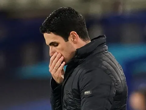 Mua 'ảo thuật gia' thay Ozil, Arsenal tá hỏa vì phí chuyển nhượng