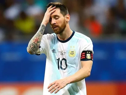 Argentina đang đá bóng hay... "đi chữa bệnh"?