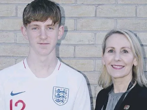 Man Utd do dự, Arsenal 'nẫng tay trên' vụ thần đồng League One